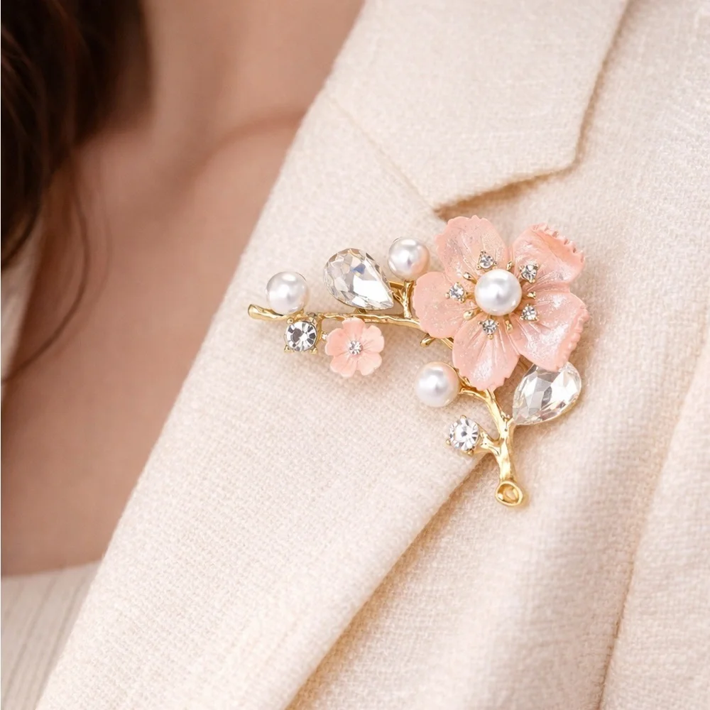 Stunning Blush Pink Floral Brooch ✨ Pearl Crystal Luxury Pin